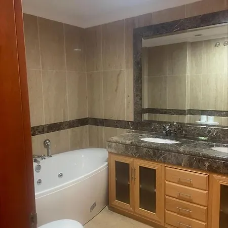 شقة Embrujo De Banus - Spacious 2 Bedroom Steps Away From