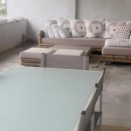 Embrujo De Banus - Spacious 2 Bedroom Steps Away From Apartment *