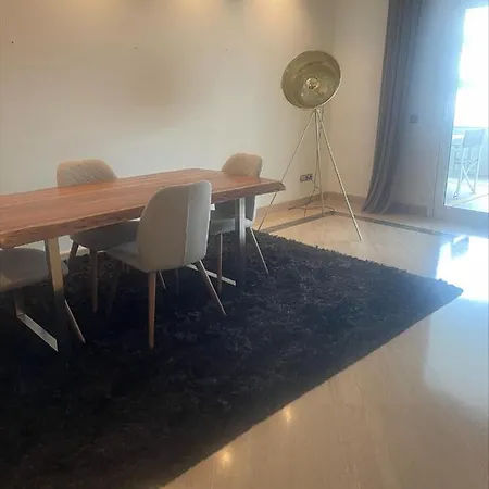 Embrujo De Banus - Spacious 2 Bedroom Steps Away From Apartment