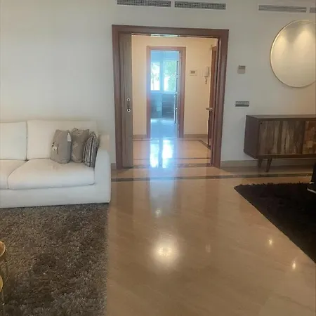 Embrujo De Banus - Spacious 2 Bedroom Steps Away From Apartment