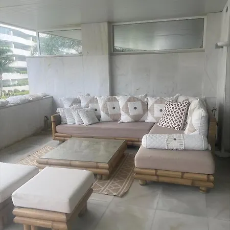 Apartment Embrujo De Banus - Spacious 2 Bedroom Steps Away From