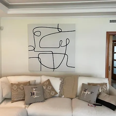 Embrujo De Banus - Spacious 2 Bedroom Steps Away From Apartment *